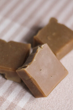 Sabonetes Sabonete Laranja doce, breu branco e cúrcuma Sabonetes Sabonete Laranja doce, breu branco e cúrcuma