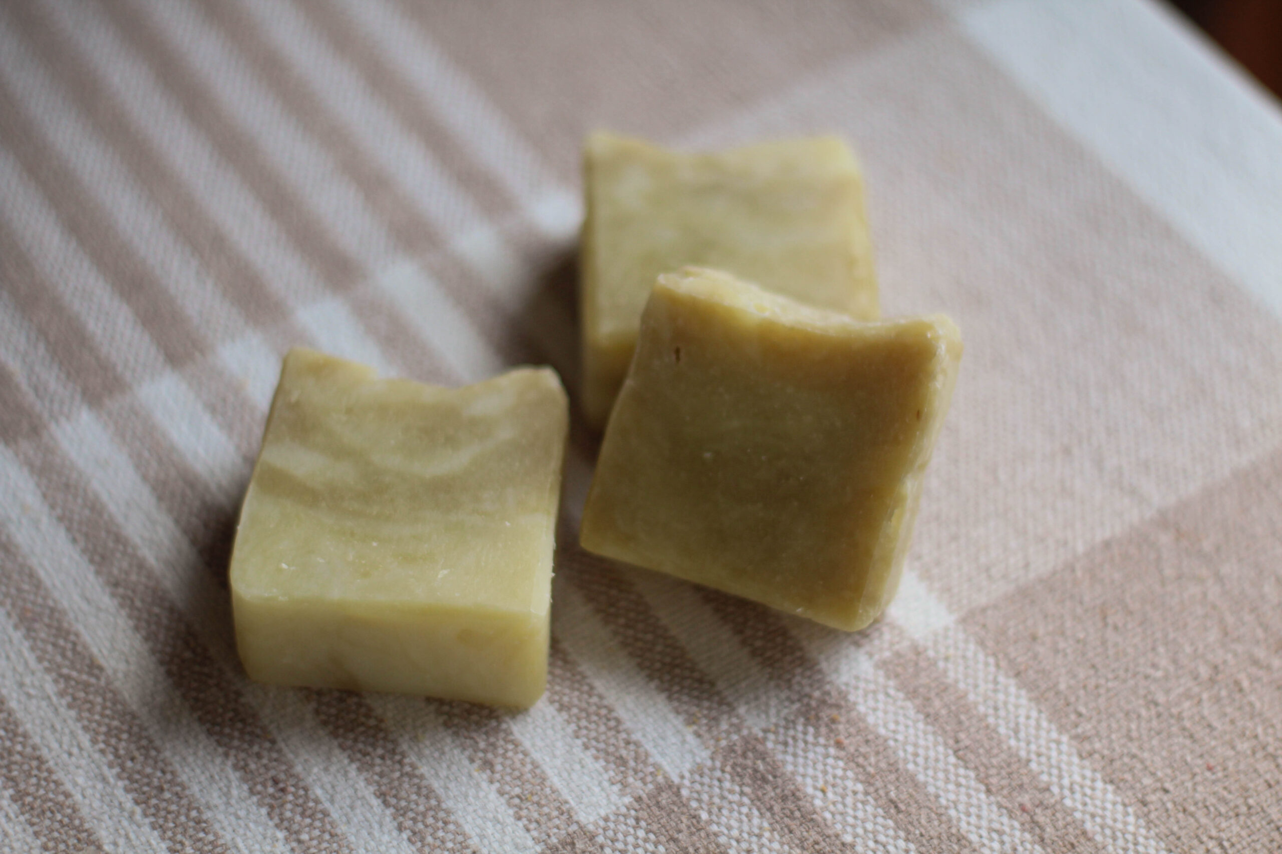 Sabonetes Sabonete para bebês – lavanda, camomila e laranja doce Sabonetes Sabonete para bebês – lavanda, camomila e laranja doce